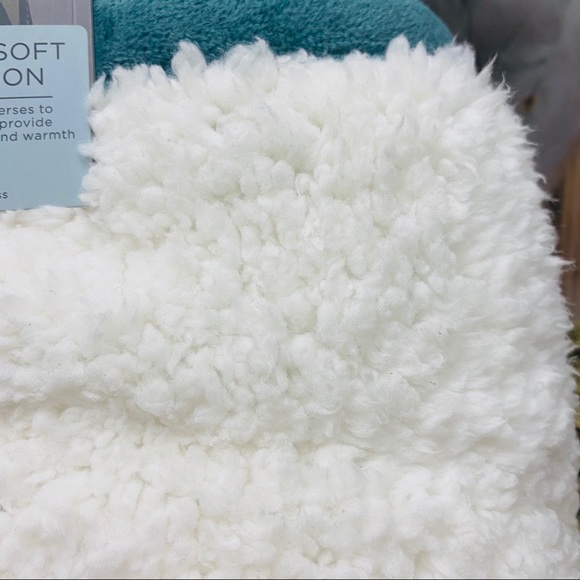 NWT CUDDL DUDS Sherpa Plush Throw - Picture 4 of 7